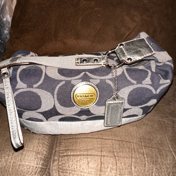 EC - COACH CARLY SIGNATURE STRIPE HOBO NAVY BLUE & GRAY SHOULDER BAG. - Picture 5 of 15